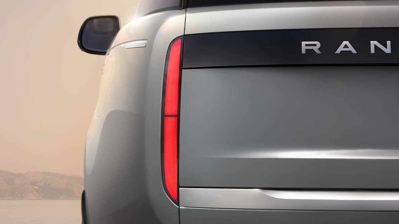 LUKSUS: Den elektriske Range Rover skal ha egenskaper som matcher dagens fossile egenskaper, ifølge selskapet. Foto: Produsenten