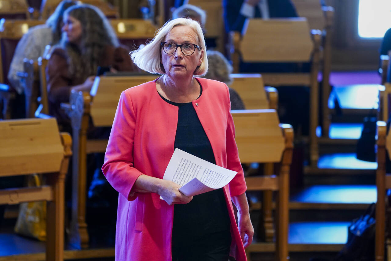 Parlamentarisk leder i Sp Marit Arnstad vil ikke forholde seg fristen som EU har gitt Norge når det gjelder å innføre det omstridte fornybardirektivet. Foto: Terje Pedersen / NTB
