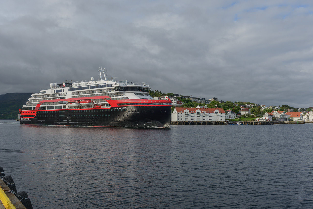 Hurtigruten vurderer å flagge ut flere skip. Det får hovedtillitsvalgt til å reagere. Foto: Kurt Helge Røsand / KSU.NO