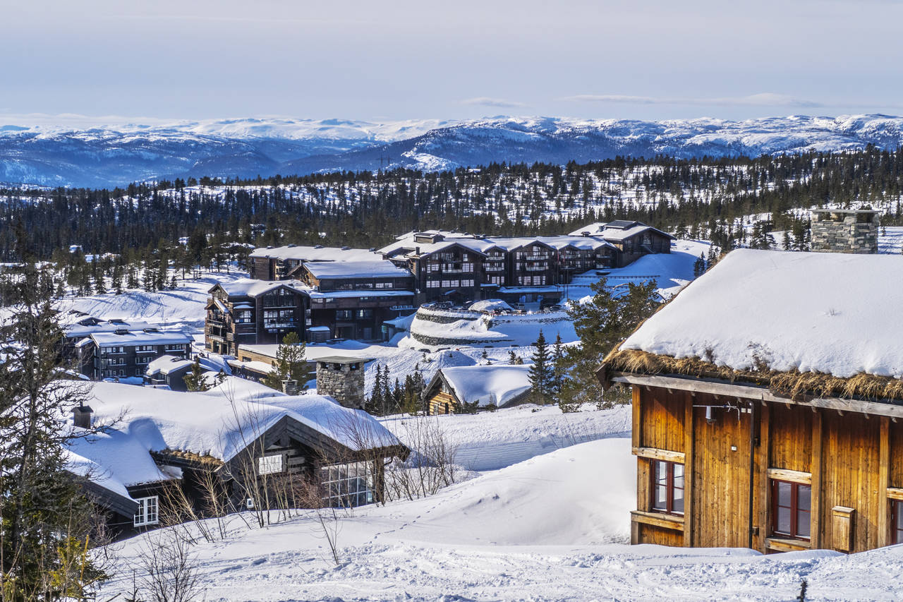 Flere kommuner mener folk med hytter i nabokommunen bør få dra på hytta. Foto: Halvard Alvik / NTB scanpix