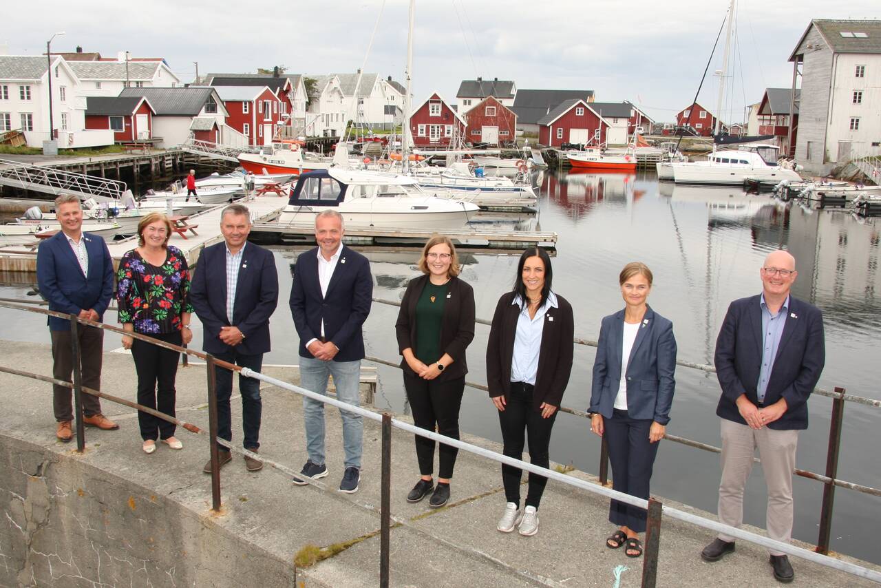 Alle åtte Nordmørsordførerne i Nordmøre IPR samlet. Foto: Nordmøre IPR