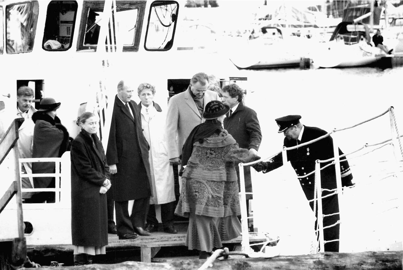 Det norske og danske kongeparet reiste med «Nordsund» under Kongebesøket ved byjubileet i 1992. Bilde fra Sundbåtboken.