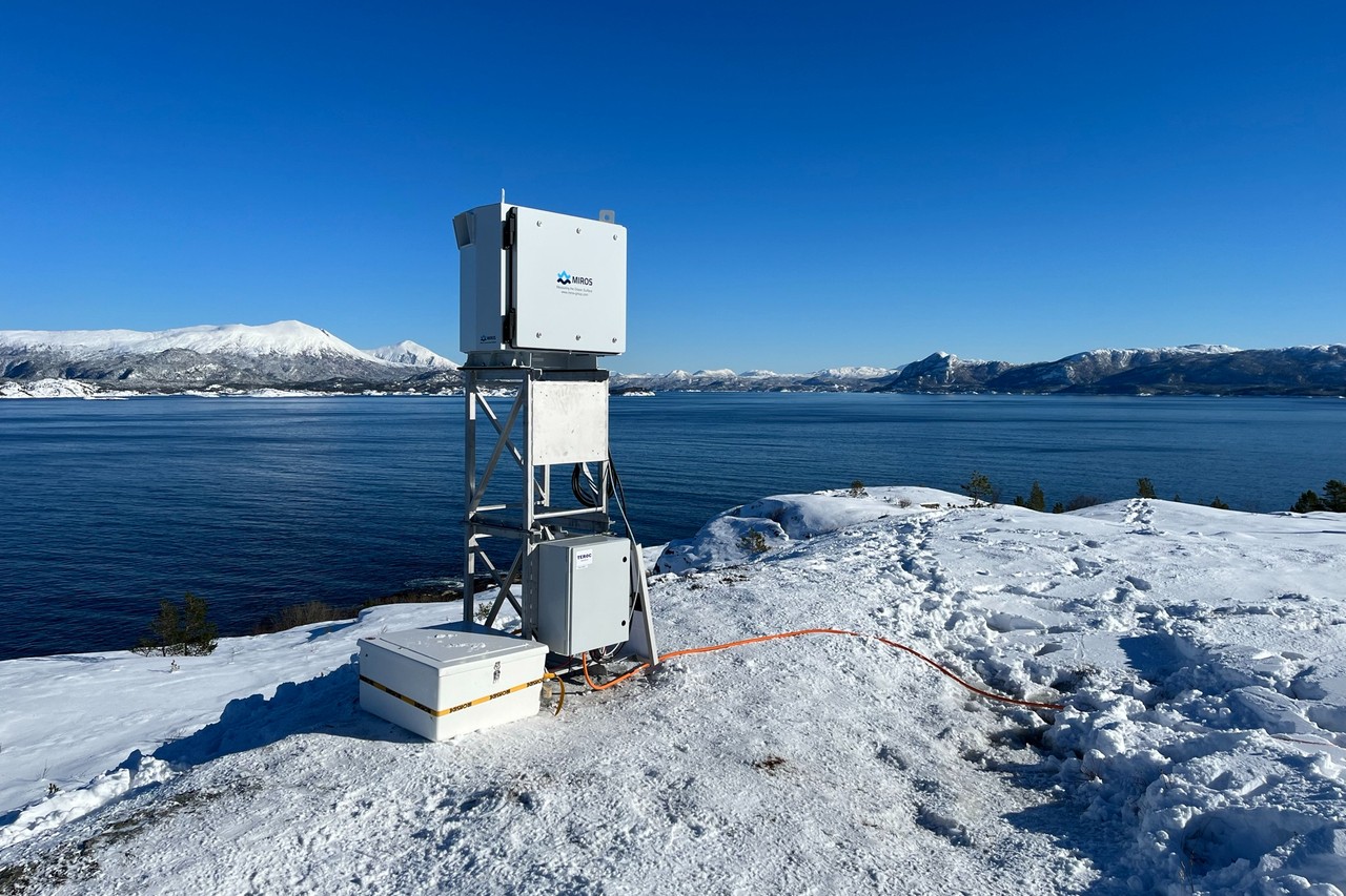 Bølgeradaren på Stavbrekka måler bølgedata på Talgsjøen