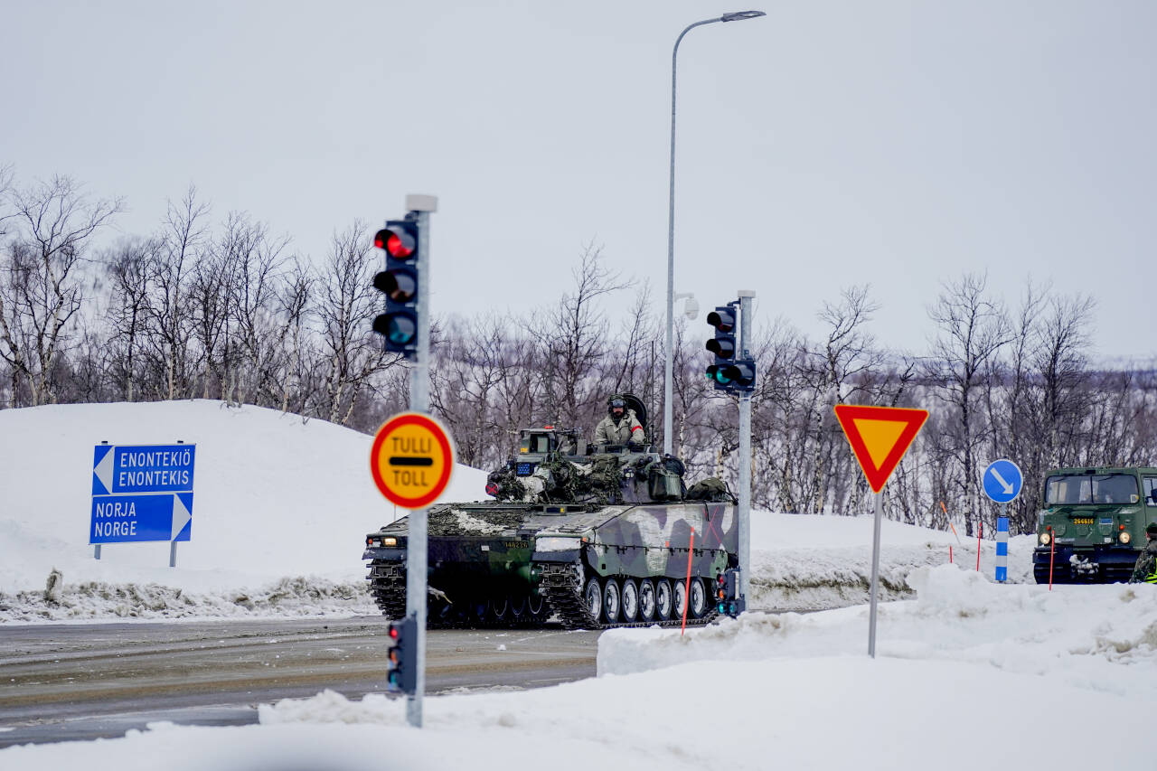 Finske og svenske soldater øver på å invadere Norge for å frigjøre norsk territorium i øvelsen Nordic Response. Foto: Heiko Junge / NTB