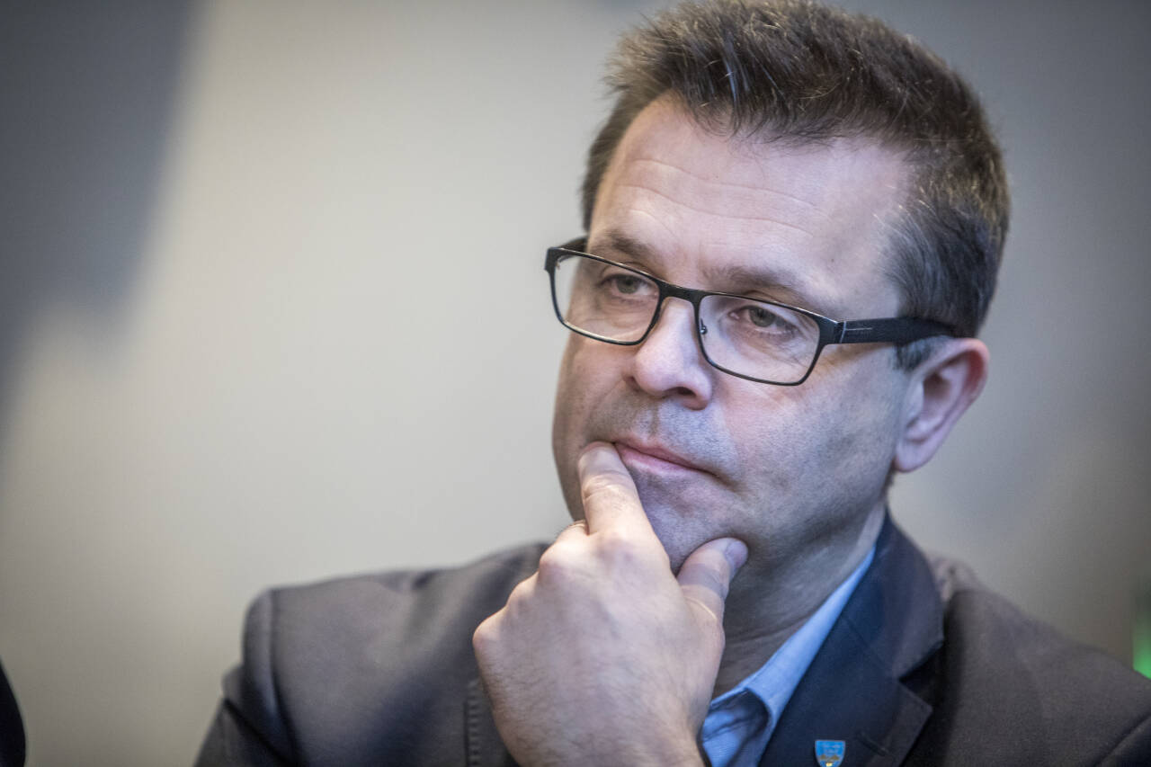 Frank Sve (Frp) mener det har lite troverdighet at regjeringen vil begynne å bygge vei etter stortingsvalget i 2025.Foto: Ole Berg-Rusten / NTB