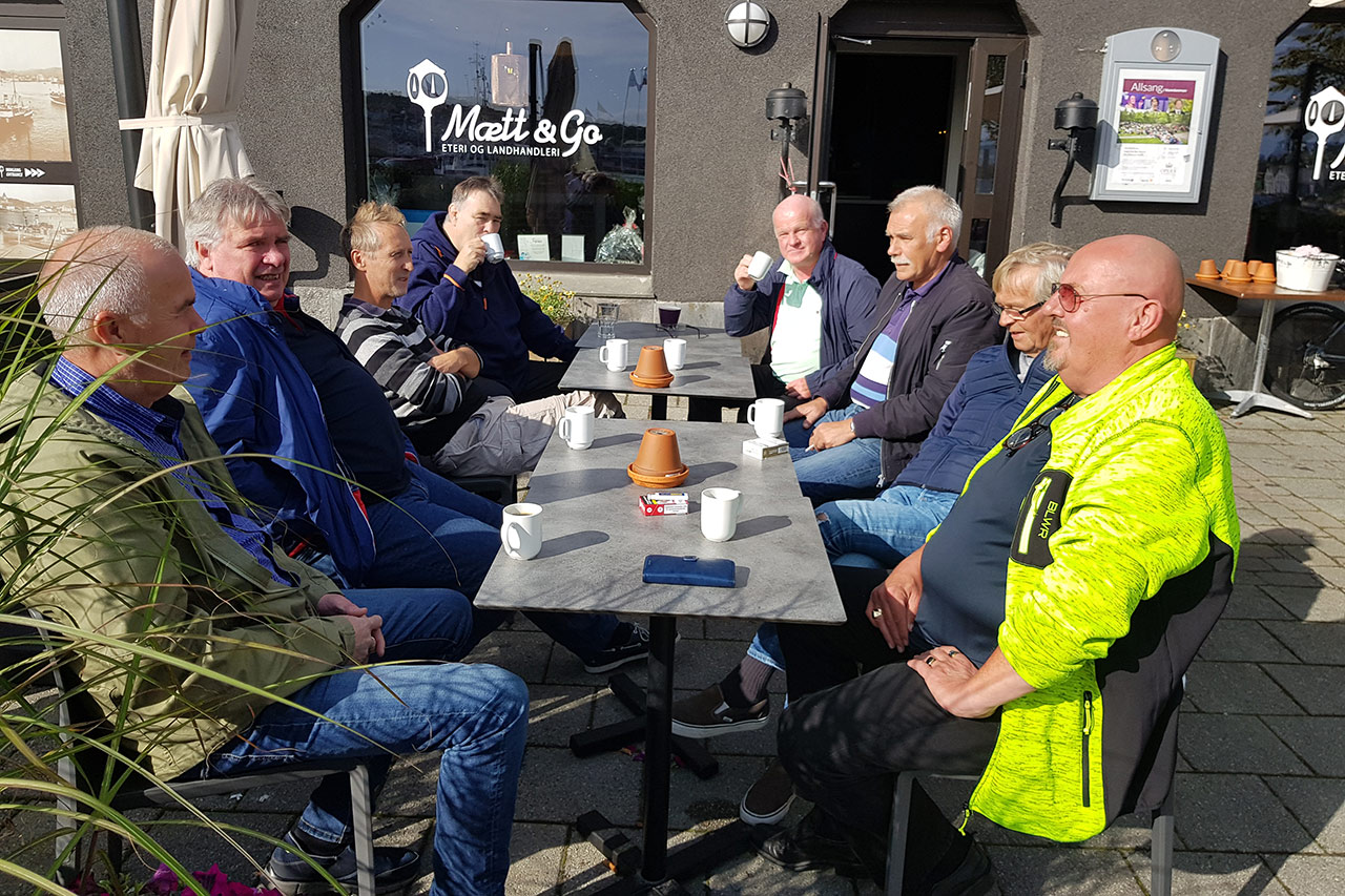 Politisk prat over en kopp kaffe. Foto: Aage G. Sivertsen / KSU.NO