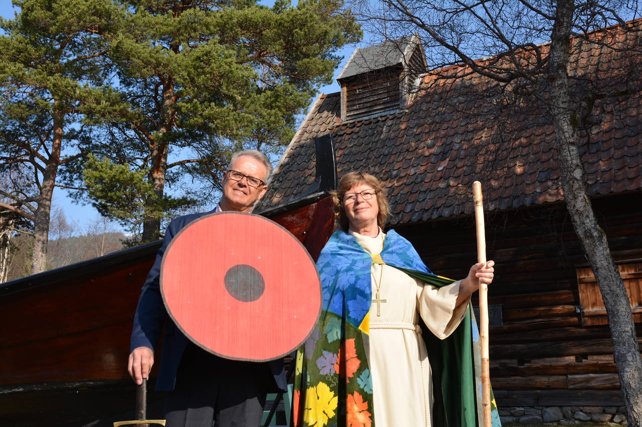 Fylkesordfoerar Jon Aasen og biskop Ingeborg Midtoemme copy