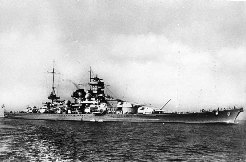 Slagskipet Scharnhorst. Bundesarchiv, DVM 10 Bild-23-63-07 / CC-BY-SA 3.0 [CC BY-SA 3.0 de (https://creativecommons.org/licenses/by-sa/3.0/de/deed.en)], via Wikimedia Commons