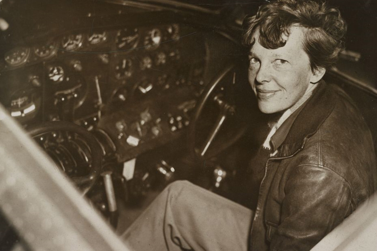 Amelia Earhart i 1937. Foto: New York World-Telegram og Sun Newspaper / Public domain via Wikimedia Commons